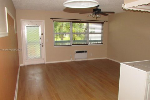 Condo in Deerfield Beach, Florida, 1 bedroom  № 1398291 - photo 9