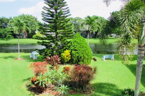 Condo in Deerfield Beach, Florida, 1 bedroom  № 1398291 - photo 22