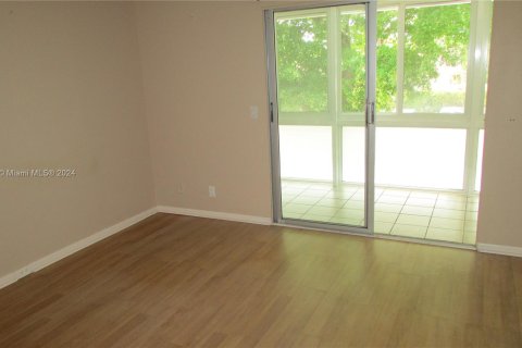 Condo in Deerfield Beach, Florida, 1 bedroom  № 1398291 - photo 17