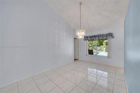 House in Pembroke Pines, Florida 4 bedrooms, 216.65 sq.m. № 1358563 - photo 12