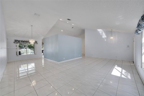 House in Pembroke Pines, Florida 4 bedrooms, 216.65 sq.m. № 1358563 - photo 10