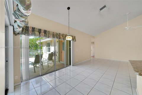 House in Pembroke Pines, Florida 4 bedrooms, 216.65 sq.m. № 1358563 - photo 15