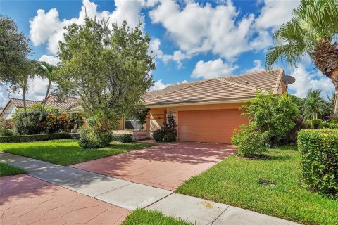 House in Pembroke Pines, Florida 4 bedrooms, 216.65 sq.m. № 1358563 - photo 4