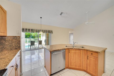 House in Pembroke Pines, Florida 4 bedrooms, 216.65 sq.m. № 1358563 - photo 20