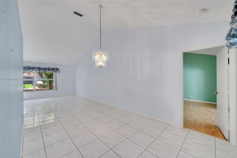 House in Pembroke Pines, Florida 4 bedrooms, 216.65 sq.m. № 1358563 - photo 13