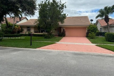 House in Pembroke Pines, Florida 4 bedrooms, 216.65 sq.m. № 1358563 - photo 1