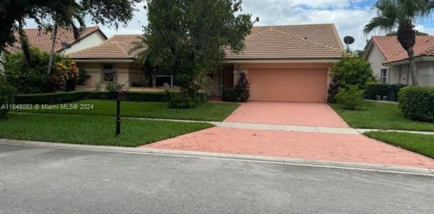 House in Pembroke Pines, Florida 4 bedrooms, 216.65 sq.m. № 1358563