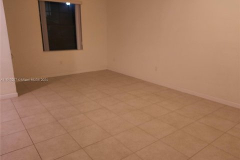 Adosado en alquiler en Hialeah, Florida, 3 dormitorios, 143.53 m2 № 1358562 - foto 20