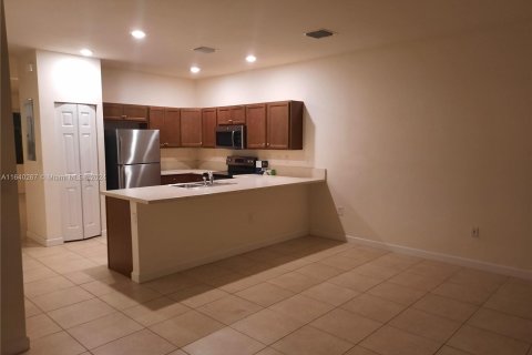 Touwnhouse à louer à Hialeah, Floride: 3 chambres, 143.53 m2 № 1358562 - photo 16