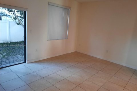 Townhouse in Hialeah, Florida 3 bedrooms, 143.53 sq.m. № 1358562 - photo 11