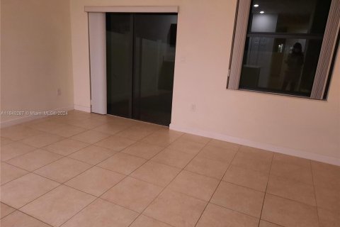 Adosado en alquiler en Hialeah, Florida, 3 dormitorios, 143.53 m2 № 1358562 - foto 15