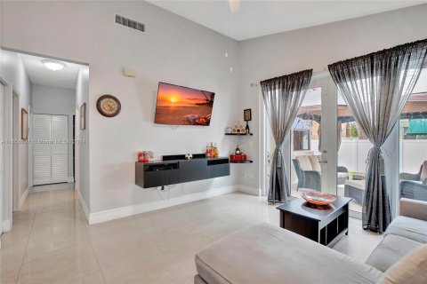 Casa en alquiler en Pembroke Pines, Florida, 3 dormitorios, 146.97 m2 № 1358606 - foto 11