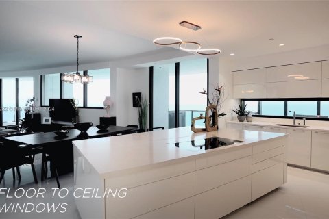 Condominio en venta en Sunny Isles Beach, Florida, 3 dormitorios, 294.59 m2 № 953957 - foto 7