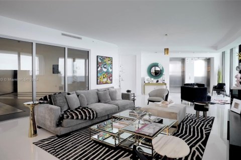 Condominio en venta en Sunny Isles Beach, Florida, 3 dormitorios, 294.59 m2 № 953957 - foto 3