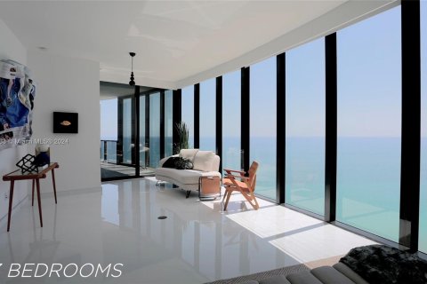 Condominio en venta en Sunny Isles Beach, Florida, 3 dormitorios, 294.59 m2 № 953957 - foto 14