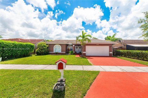 Villa ou maison à vendre à Miami, Floride: 4 chambres, 141.4 m2 № 1331832 - photo 4