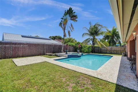 Villa ou maison à vendre à Miami, Floride: 4 chambres, 141.4 m2 № 1331832 - photo 3