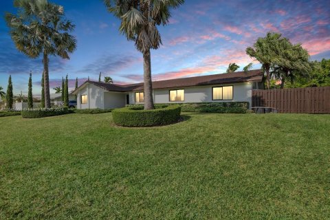 Villa ou maison à vendre à Cutler Bay, Floride: 4 chambres, 222.87 m2 № 1331262 - photo 11