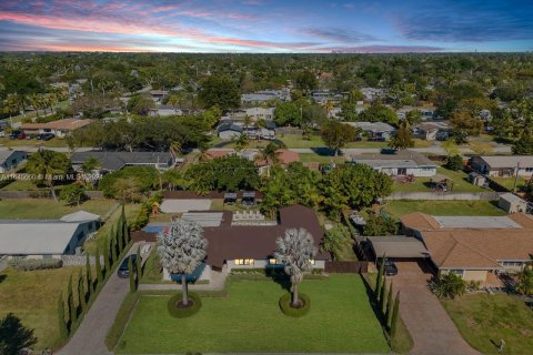 Villa ou maison à vendre à Cutler Bay, Floride: 4 chambres, 222.87 m2 № 1331262 - photo 9