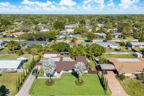 Villa ou maison à vendre à Cutler Bay, Floride: 4 chambres, 222.87 m2 № 1331262 - photo 3