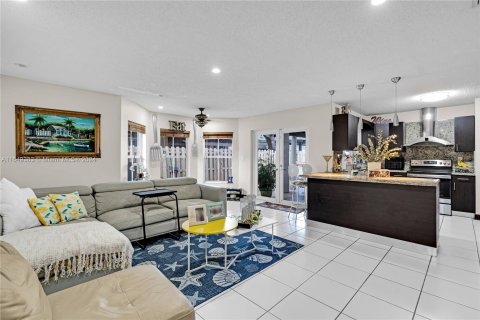 Casa en venta en Miami, Florida, 4 dormitorios, 224.92 m2 № 1331915 - foto 14