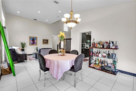 Casa en venta en Miami, Florida, 4 dormitorios, 224.92 m2 № 1331915 - foto 15