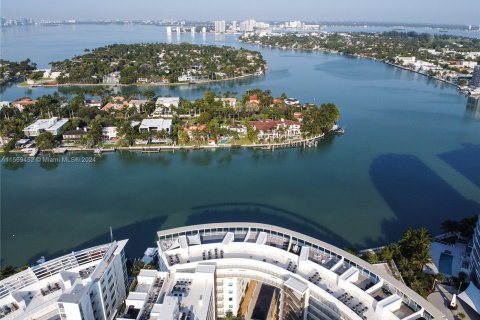 Condo in Miami Beach, Florida, 2 bedrooms  № 1153656 - photo 27