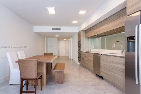 Condo in Miami Beach, Florida, 2 bedrooms  № 1153656 - photo 7