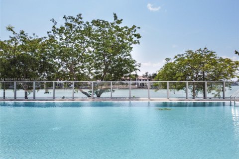 Copropriété à vendre à Miami Beach, Floride: 2 chambres, 105.44 m2 № 1153656 - photo 2