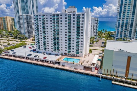 Condominio en venta en Hollywood, Florida, 2 dormitorios, 112.6 m2 № 1320893 - foto 21