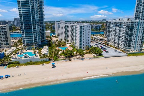 Condominio en venta en Hollywood, Florida, 2 dormitorios, 112.6 m2 № 1320893 - foto 4