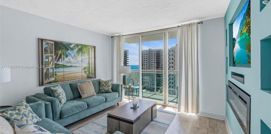 Condominio en Hollywood, Florida, 2 dormitorios  № 1320893