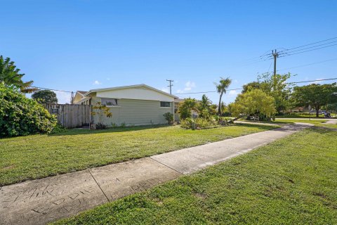 Villa ou maison à vendre à West Palm Beach, Floride: 3 chambres, 160.72 m2 № 787553 - photo 28