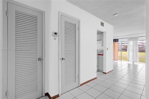 Condominio en venta en Miami, Florida, 1 dormitorio, 58.99 m2 № 1429865 - foto 9