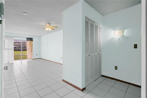 Condominio en venta en Miami, Florida, 1 dormitorio, 58.99 m2 № 1429865 - foto 10