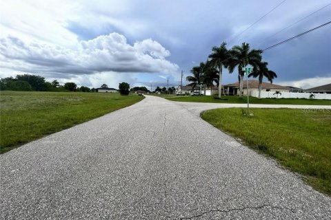 Купить земельный участок в Кейп-Корал, Флорида № 624649 - фото 5