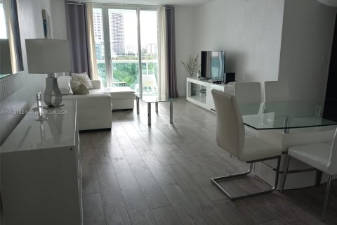 Condominio en venta en Hollywood, Florida, 1 dormitorio, 75.44 m2 № 1116011 - foto 2