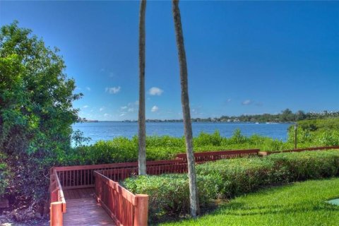 Condo in Sarasota, Florida, 2 bedrooms  № 228635 - photo 22