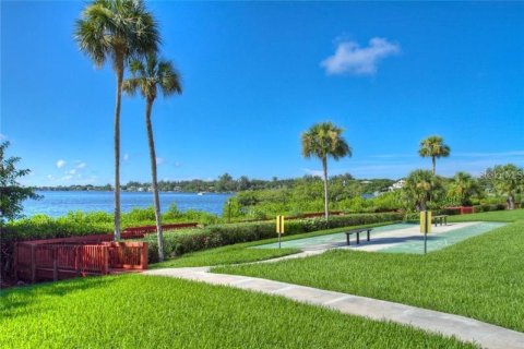 Condo in Sarasota, Florida, 2 bedrooms  № 228635 - photo 21