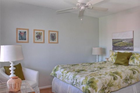 Condo in Sarasota, Florida, 2 bedrooms  № 228635 - photo 18