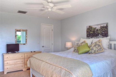 Condo in Sarasota, Florida, 2 bedrooms  № 228635 - photo 16