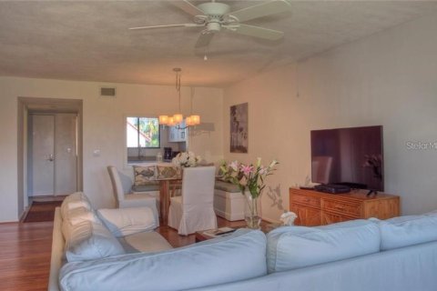 Condominio en alquiler en Sarasota, Florida, 2 dormitorios, 107.02 m2 № 228635 - foto 6