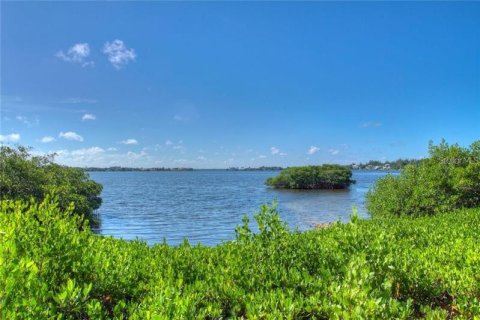 Condo in Sarasota, Florida, 2 bedrooms  № 228635 - photo 24