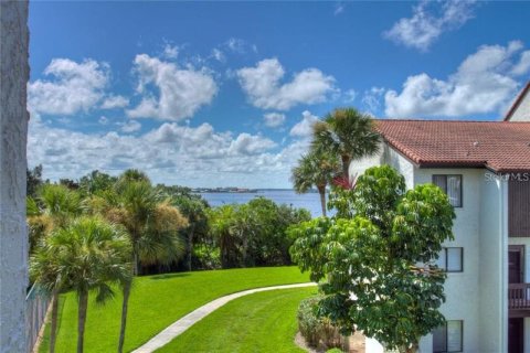 Condo in Sarasota, Florida, 2 bedrooms  № 228635 - photo 4