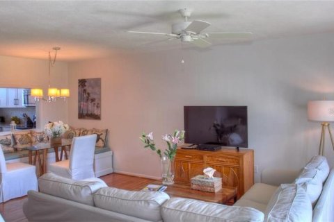 Condo in Sarasota, Florida, 2 bedrooms  № 228635 - photo 8