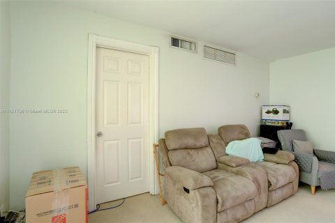 Copropriété à vendre à Oakland Park, Floride: 3 chambres, 93.18 m2 № 617432 - photo 11