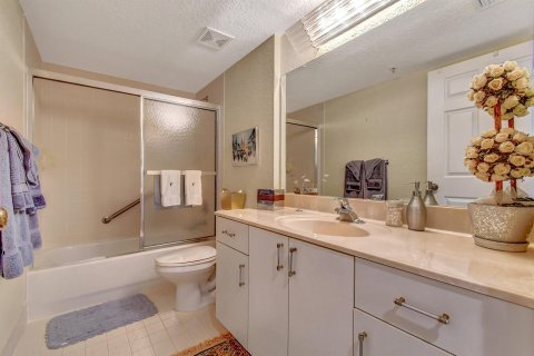 Condominio en venta en Boynton Beach, Florida, 2 dormitorios, 139.82 m2 № 747912 - foto 10