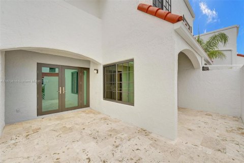 Adosado en venta en Aventura, Florida, 2 dormitorios, 115.57 m2 № 1270152 - foto 4