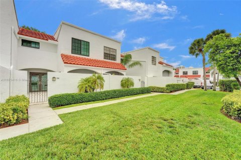 Adosado en venta en Aventura, Florida, 2 dormitorios, 115.57 m2 № 1270152 - foto 1