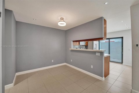 Adosado en venta en Aventura, Florida, 2 dormitorios, 115.57 m2 № 1270152 - foto 13